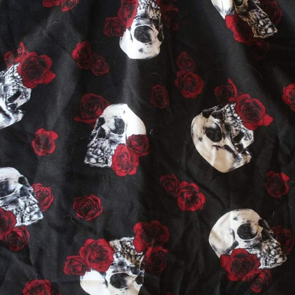 Hot Topic skulls & roses dress 🥀💀🖤 - Picture 3 of 4